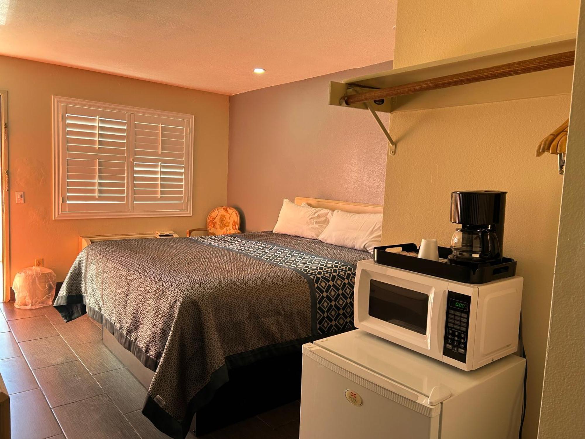 California Inn Hotel And Suites Adelanto Us 395 Ngoại thất bức ảnh