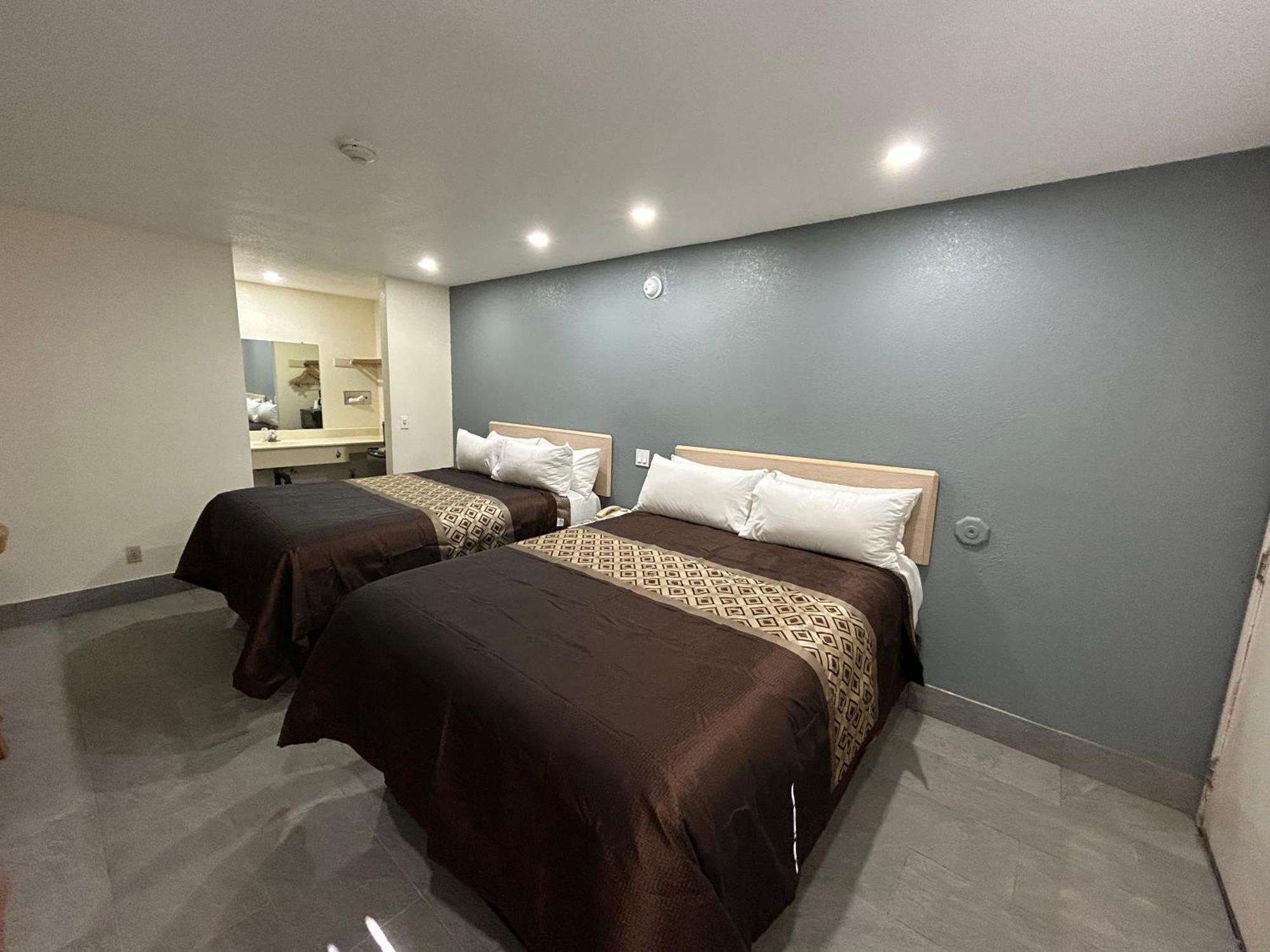 California Inn Hotel And Suites Adelanto Us 395 Ngoại thất bức ảnh