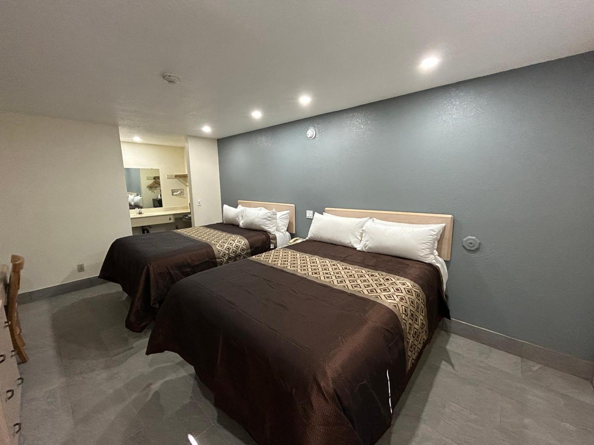 California Inn Hotel And Suites Adelanto Us 395 Ngoại thất bức ảnh