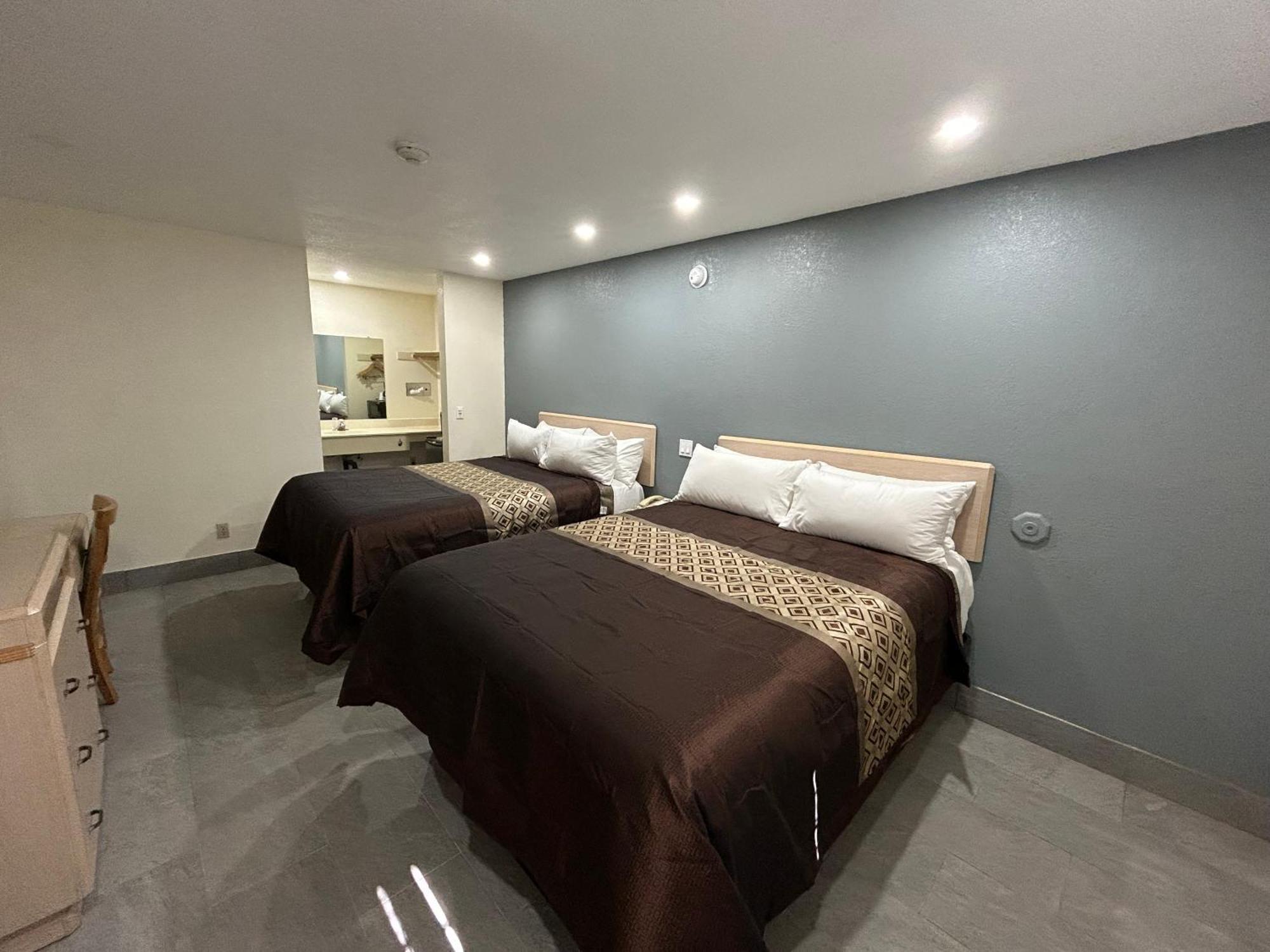 California Inn Hotel And Suites Adelanto Us 395 Ngoại thất bức ảnh