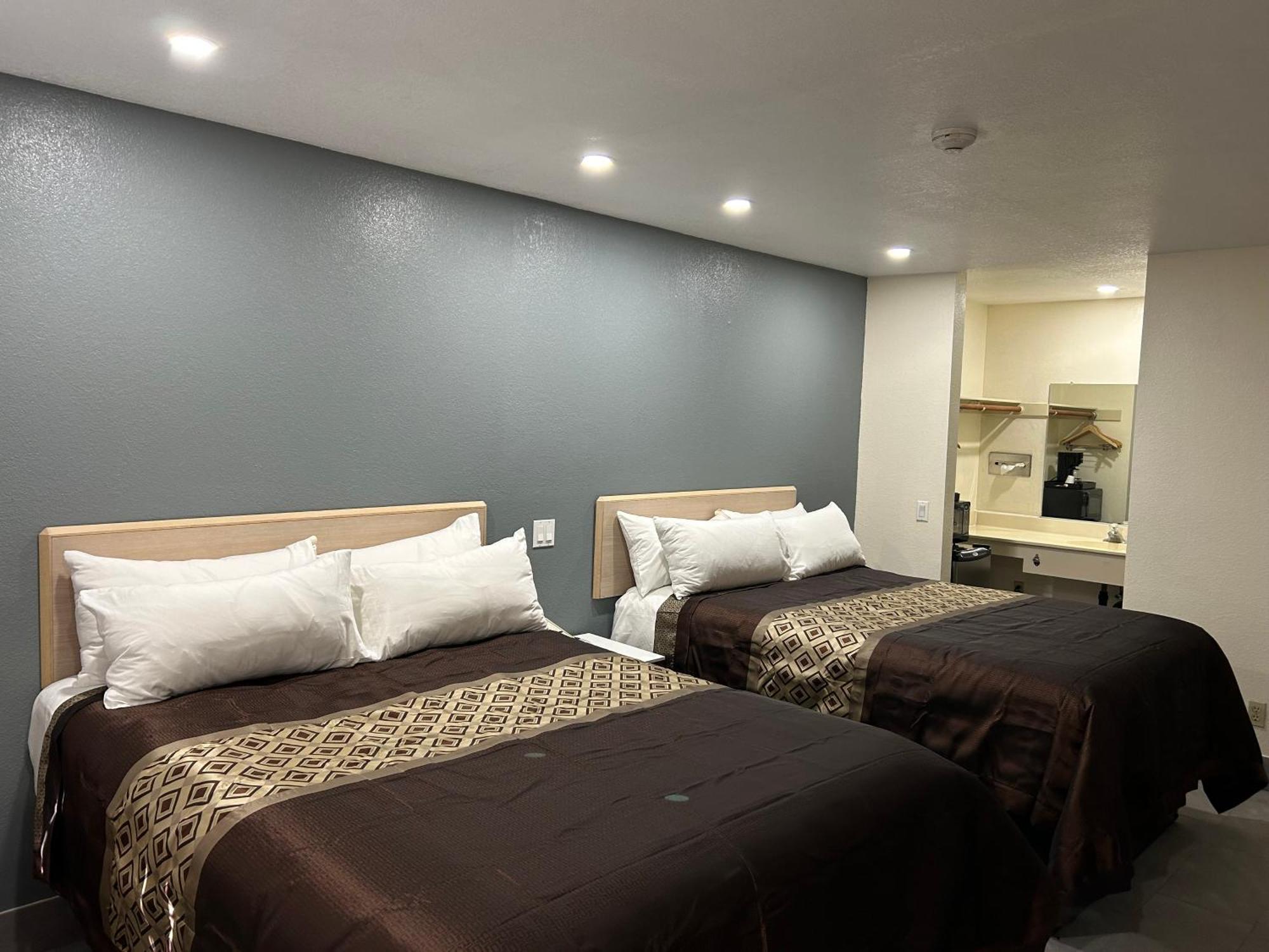 California Inn Hotel And Suites Adelanto Us 395 Ngoại thất bức ảnh