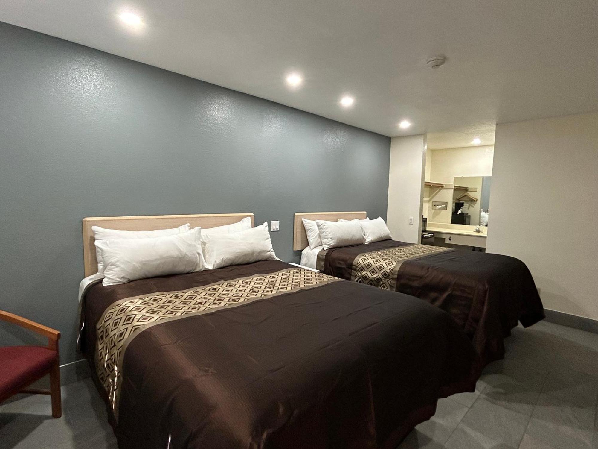 California Inn Hotel And Suites Adelanto Us 395 Ngoại thất bức ảnh