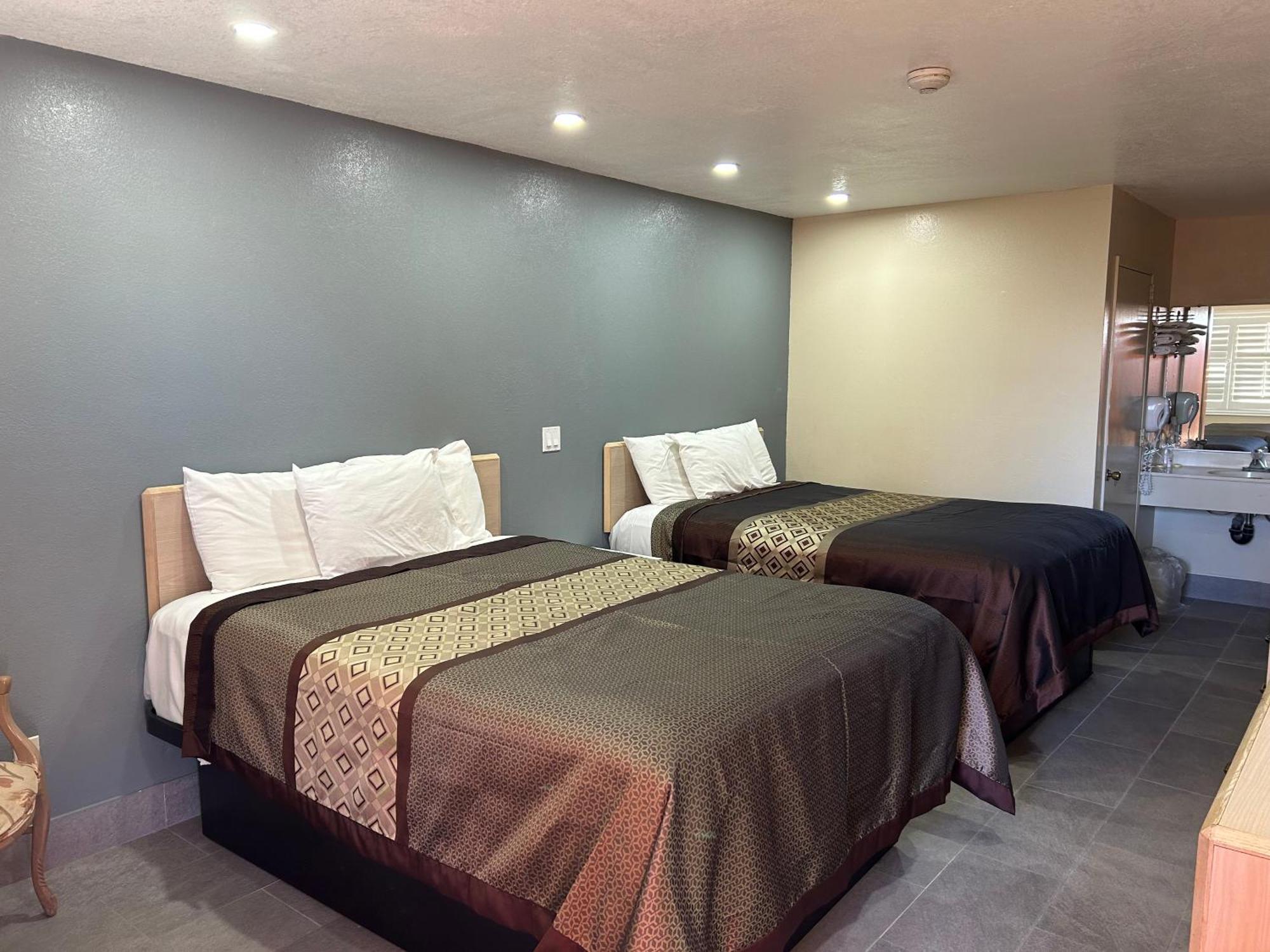 California Inn Hotel And Suites Adelanto Us 395 Ngoại thất bức ảnh