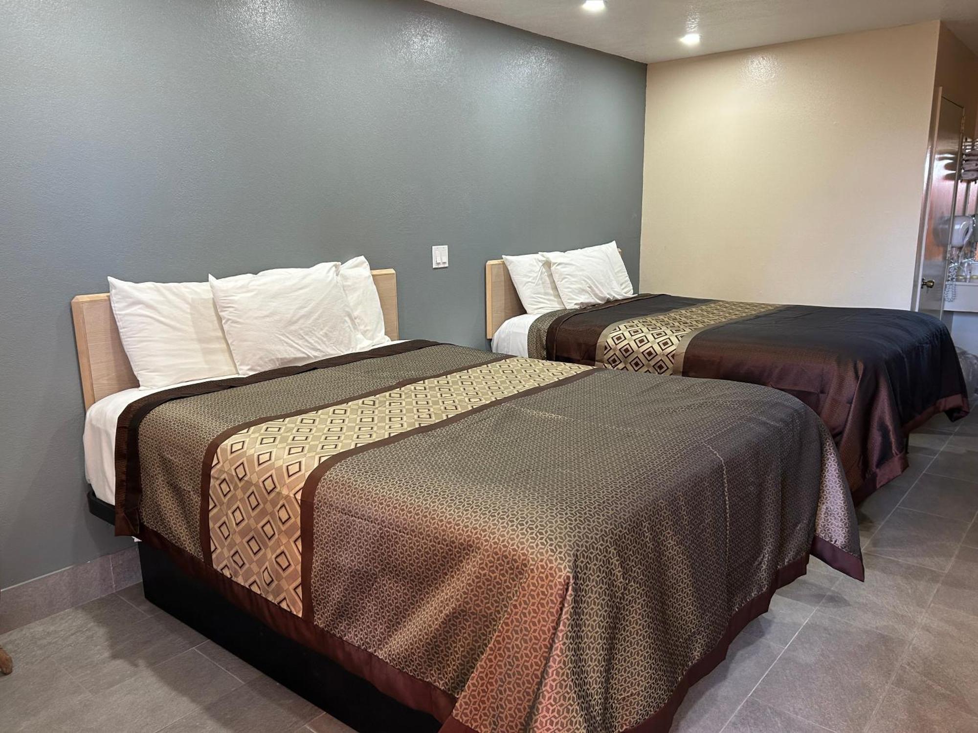 California Inn Hotel And Suites Adelanto Us 395 Ngoại thất bức ảnh