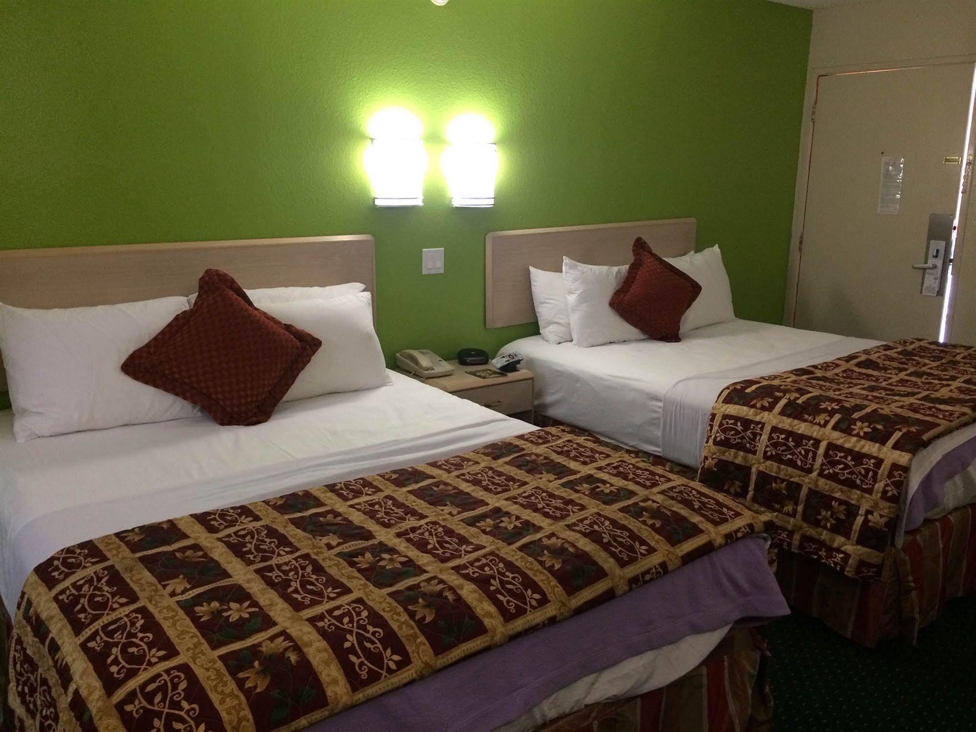 California Inn Hotel And Suites Adelanto Us 395 Ngoại thất bức ảnh