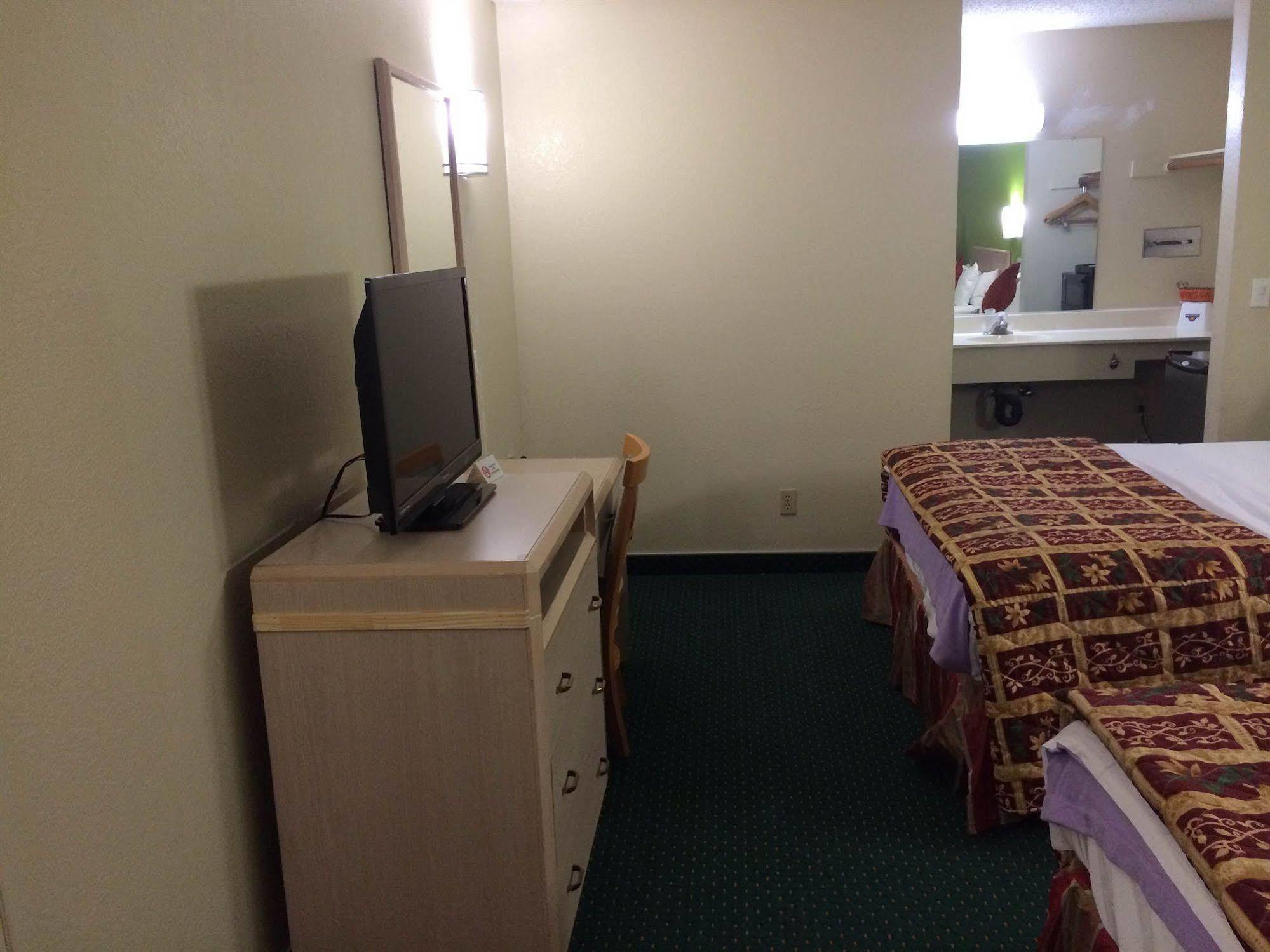 California Inn Hotel And Suites Adelanto Us 395 Ngoại thất bức ảnh